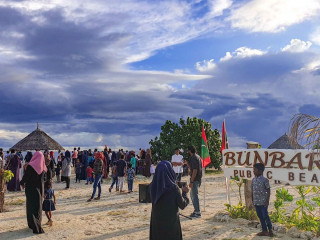 ކުނި ގޮނޑު ނައްތާލައި ހަދާފައިވާ ބީޗް