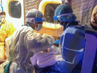 ޑޯނިއަރ ފްލައިޓުގައި ހާލު ބޮޑުވެފައިވާ ތުއްތުކުއްޖަކު ގެނައުން