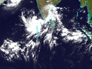 ރާއްޖޭގެ މަތީގައި އުފެދިފައިވާ ކޮޅިގަނޑުގެ ސެޓެލައިޓް ފޮޓޮއެއް