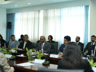 މިގޮތުން ރައީސް ސޯލިޙުގެ ސަރުކާރުގެ ޚާރިޖީ ވަޒީރު ޢަބްދުﷲ ޝާހިދު، ވަނީ 80 އަށްވުރެން ގިނަ ގައުމުތަކުގެ އެކި ފެންވަރުގެ ބޭފުޅުންނާއި ބައްދަލު ކުރައްވައިފައި