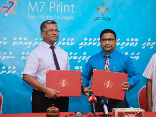 President of Dhivehi Bahuge Academy, Ashraf Ali with Managing Director of M7, Mohamed Abdul Sattar