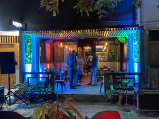 \'ބްލެކް ޓްރެފްލް\' ރެސްޓޯރަންޓް ހުޅުވުމަށް ބޭއްވި ހަލްފާގެ ތެރެއިން