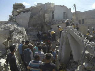 ސީރިއާ ސަރުކާރަށް ބާރުދޭ އެމެރިކާގެ އަސްކަރިއްޔާއިން އާންމުންގެ ސަލާމަތަށް އަޅަންޖެހޭ ފިޔަވަޅުތައް ނާޅާ ހަމަލާ ދޭކަމުގައެވެ.