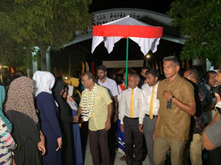 ރައީސް ނަޝީދު ވިލިނގިއްޔަށް ވަޑައިގަތުމުން އެރަށުގެ ރައްޔިތުން މަރުހަބާ ކިޔަނީ