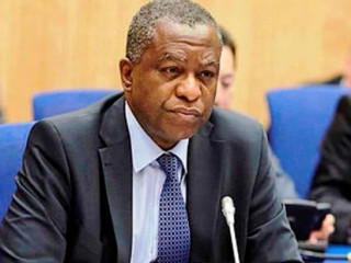 ނައިޖީރިއާގެ ފޮރިން މިނިސްޓަރ ޖެފްރީ އޮނޭމާ