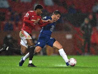 ޔުނައިޓެޑާއި ޗެލްސީ ބައްދަލުކުރި މެޗުގެ ތެރެއިން: މި މެޗު އެއްވަރުވީ ދެ ޓީމުންކުރެ ޓީމަކަށް ލަނޑެއް ނުޖެހި