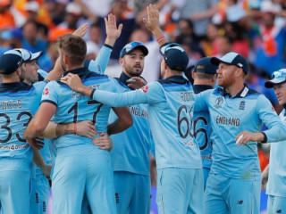 އިންގްލޭންޑް ކުޅުންތެރިން އުފާ ފާޅުކުރަނީ