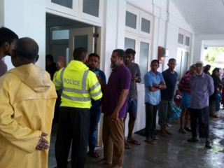 ހަނިމާދޫ ސިއްހީ މަރުކަޒުގައި  މީހުން އެއްވެފައި