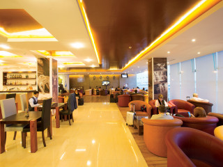 ލަންކާގެ މައި އެއަރޕޯޓުގެ ވީއައިޕީ ލައުންޖް ބޭނުންކުރާނަމަ، މިނިސްޓަރުން 1000 ޑޮލަރު ދައްކަން ޖެހޭ