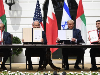 ޔޫއޭއީ އާއި ބަހުރައިނުން އިސްރާއިލާއެކު ގުޅުން ބަދަހީ ކުރުމުގެ އެއްބަސްވުމުގައި ސޮއިކުރުމުގެ ރަސްމިއްޔާތުގައި