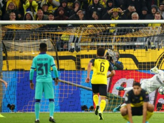 ބާސެލޯނާ އަދި ޑޯރޓްމަންޑް ކުޅުނު މެޗުގެ ތެރެއިން