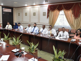 މާލެ ސިޓީ ކައުންސިލަރުން ރައްޔިތުންގެ މަޖިލީހުގެ ކޮމެޓީއަކަށް ހާޒިކުރި ބައްދަލުވުމެއްގެ ތެރެއިން