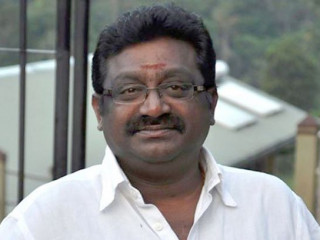 ސައިލޯން ވާރކާސް ކޮންގްރެސްގެ ލީޑަރު އަދި ލަންކާގެ ކެބިނެޓްގައި ހިމެނިވަޑައިގަންނަވާ މިނިސްޓަރު ސުވަމިއަމޫރތީ އަރުމުގަމް ރަމަނަތަން ތޮންޑަމަން