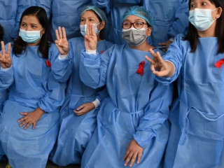 މަސައްކަތް ހުއްޓާލުމަށްފަހު ސިއްހީ ޚިދުމަތްތެރިން މިޔަންމާގެ އަސްކަރިއްޔާއާ ދެކޮޅަށް ނުކުމެއްޖެ