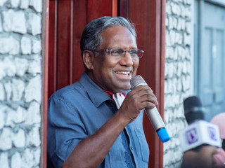 ދައުލަތުން ލައްކައިން އިނާޔަތްތައް ނަންގަވަމުން ރައީސް ވަޙީދު ޤާނޫނުތައް މުގުރަނީ - އިނާޔަތްތައް ކަނޑާލަން ޖެހޭ ކަމަށް މީހުން ގޮވަނީ!