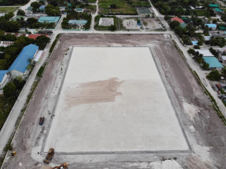 އދ. މާމިގިލީގައި ސަރުކާރުން އަޅާ ފެންވަރު ރަނގަޅު ޓާފް ފުޓްބޯޅަ ދަނޑު: ބިން އެއްވަަރުކުރުމުގެ މަސައްކަތް ވަނީ ނިމިފައި