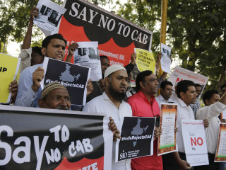 ރަށްވެހިކަމުގެ ބިލާއި ދެކޮޅަށް ބަޔަކު މުޒާހަރާ ކުރަނީ