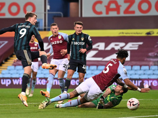 އެސްޓަން ވިލާ ބަލިކުރި ފުރަތަމަ ޓީމަކަށް ލީޑްސް