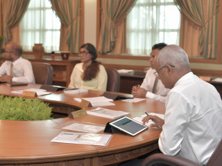 ރައީސުލްޖުމްހޫރިއްޔާ އިބްރާހީމް މުޙައްމަދު ޞާލިޙް ރ. މަޑުއްވަރީ ކައުންސިލަރުންނާ ބައްދަލުކުރެއްވުން