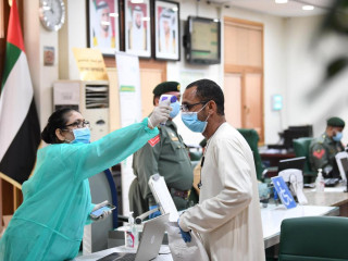 ދުބާއި: މީހަކު ފިނިހޫނުމިން ޗެކް ކުރަން ހެލްތް ވޯކަރަކު ހަރަކާތްތެރިވަނީ