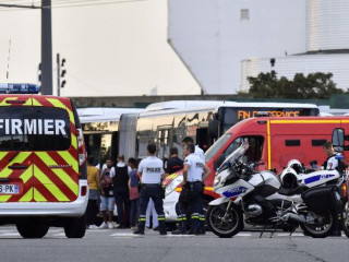 ފްރާންސްގެ ލިއޯންގައި ވަޅިން ހަމަލާދީ މީހަކު މަރާލައިފި