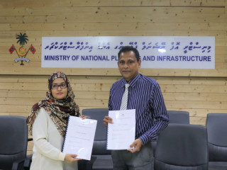 ޕްލޭނިންގް މިނިސްޓްރީން ޕްރޮޖެކްޓެއް އެވާރޑް ކުރަނީ - މިނިސްޓްރީން މިއަހަރު ގިނަ ޕްރޮޖެކްޓުތަކެއް އެވާރޑްކޮށްފައިވޭ