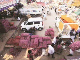 އިންޑިޔާ ލޮކްޑައުން ކޮށްފައިވާއިރު ކާބޯތަކެތި ފޯރުކޮށްދިނުމަށް އަންނަނީ ދަތިތައް ދިމާވަމުން