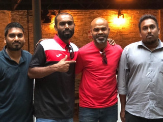 ނިއުގެ ބައެއް އޮފިޝަލުންނާއެކު ނިޒާމްބެ