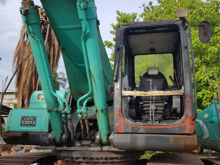 ބޮޑުފިނޮޅުގައި ހިނގި ހަމަނުޖެހުންތަކުގައި ހެވީލޯޑް ވެހިކަލެއްގެ ބިއްލޫރި ތާޅާލާފައި