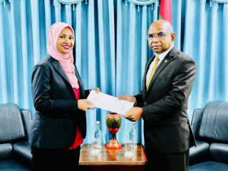 Foreign Minister Abdulla Shahid presented her letter of appointment on Sunday