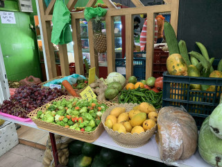 ތަރުކާރީ އާއި މޭވާ ވިއްކުމުގެ މަސައްކަތްކުރާ ވިޔަފާރިއެއް