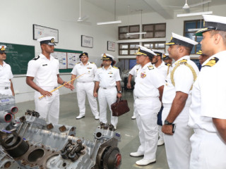 ސްރީލަންކާގެ ކަނޑުގެ އަސްކަރިއްޔާގެ މައި މަރުކަޒުގައި ޑެއިލީ ބްރީފިންގއެއް ކުރިޔަށްދަނީ