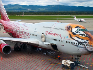 ރަޝިޔާގެ މައި ވައިގެ ބަނދަރުގައި، ގިނަ އަދަދެއްގެ ފްލައިޓުތައް ޕާކުކޮށްފައި