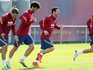 ބާސެލޯނާގެ ކުޅުންތެރިން ތަމްރީނުތަކުގައި: މުސާރަ ކުޑަކުރަން ކުޅުންތެރިން ވަނީ އެއްބަސްވެފައި