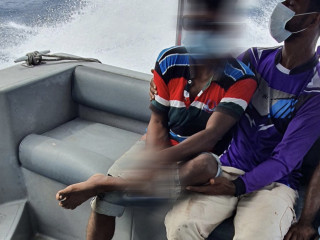 ތިލަފުށީގައި ގްރޭންޑަރަކުން ޖެހި އަނިޔާވި ބިދޭސީ މީހާ އަވަސް ފަރުވާއަށް މާލެ ގެންނަނީ