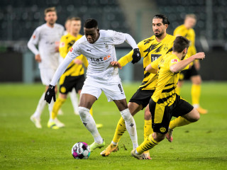 މޮންޗެންގްލަޑްބަކާއި ޑޯޓްމުންޑް ބައްދަލުކުރި މެޗުގެ ތެރެއިން: މި މެޗުން މޮންޗެންގްލަޑްބަކް މޮޅިވީ 4-2 ން