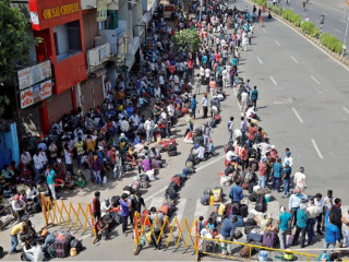 އިންޑިޔާގައި މީހުން ވިލެޖްތަކަށް ދިޔުމަށް މަޑުކޮށްލައިގެން