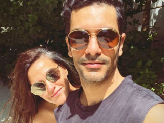 ނޭހާ ފިރިމީހާ އަންގަދުއާ އެކު