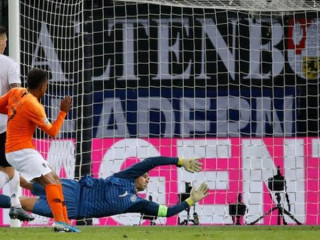 ނެދަލޭންޑްސް އަދި ޖަރުމަނު ބައްދަލުކުރި މެޗުގެ ތެރެއިން