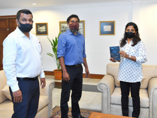 \"ދުރާލާ ތައްޔާރުވެ ހުރަސް އެޅުން\" މި ފޮތް ނެރެދިނުމަށް މުލިއާ ގޭގައި ބޭއްވުނު ބައްދަލު ވުމުގެ ތެރެއިން