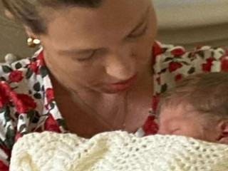 ބޮރިސް ޖޯންސަންގެ ދަރިކަލުންނަށް ނަންދެއްވީ ބޯރިސްއަށް ފަރުވާދެއްވި ޑޮކްޓަރުންގެ ނަމާ ގުޅުވައިގެން