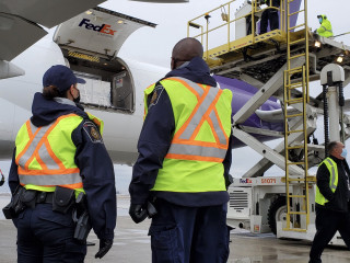 ކެނެޑާއިން އޯޑަރ ކޮށްފައިވާ މޮޑާނާ ވެކްސިންގެ ފުރަތަމަ ޝިޕްމެންޓް