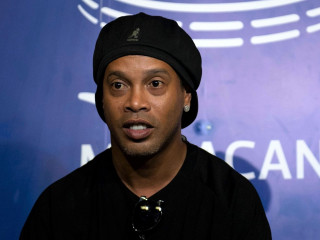 ބްރެޒިލުގެ ކުރީގެ މަޝްހޫރު ފުޓްބޯޅަ ތަރި ރޮނާލްޑީނިއޯ