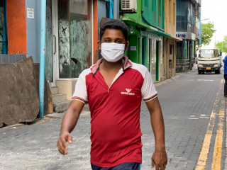 މާސްކެއް އަޅައިގެން މާލޭގައި މަގުތައް މަތީގައި: ސަރޖް އަންނާނީ މެއި 31 ގައި