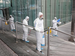 ލުބްނާނުގެ އިމަރޖެންސީ ރެޒްޕޮންޒް ޓީމުން ދަނީ އަސްކަރީ ކޯޓު ވަށައިގެން ވާ ޞަރަޙައްދުތައް ޑިސްއިންފެކްޓް ކުރަމުން