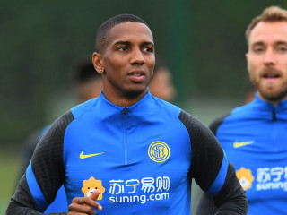 ކޮވިޑް-19 އަށް ޕޮޒިޓިވްވި އިންޓަގެ ޑިފެންޑްރު އޭޝްލީ ޔަންގް