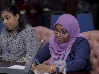 އެމްއެންޔޫގެ ލެކްޗަރާ އަޒީޒާ އަފީފު ކޮމެޓީގައި ވާހަކަދައްކަވަނީ