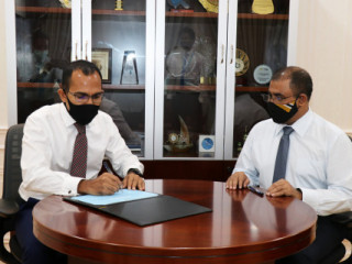 އައިލެންޑްސް.އެމްވީ, މިނިސްޓަރ އޮފް ޓޫރިޒަމް އަބްދުﷲ މައުސޫމްއާއި ހަވާލު ކުރެއްވުން