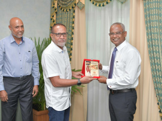 މޯލްޑިވްސް ވޮލީ ބޯލް ވެޓަރަންސްގެ އޮނަރަރީ މެންބަރުކަން ރައީސް ސޯލިހަށް އަރުވައިފި