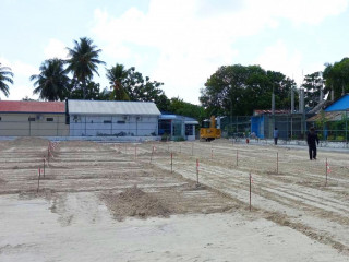 އައްޑޫ ސިޓީ ހުޅުދޫގައި ގާއިމުކުރާ ފުޓްބޯޅަ ދަނޑުގެ ބިން އެއްވަރުކުރުމުގެ މަސައްކަތް ކުރިއަށްދަނީ